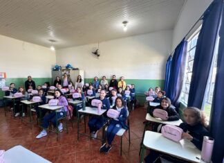 Prefeitura de Cambira realiza entrega de Kits de Higiene para Meninas da Escola São José