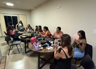 Encerramento do curso de maquiagem capacita mulheres em Cambira