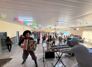 Arraiá da Melhor Idade reúne cerca de 140 idosos em tarde de festa e confraternização