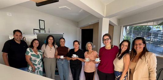 Curso de pintura em porcelana é encerrado com encontro de criatividade em Cambira