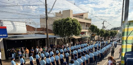 Desfile de 7 de Setembro reúne cerca de 1.500 pessoas em Cambira
