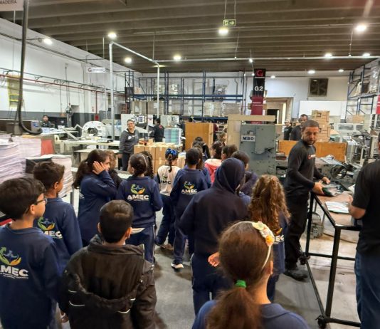 Alunos da Escola Monteiro Lobato visitam a Tribuna do Norte em atividade educativa